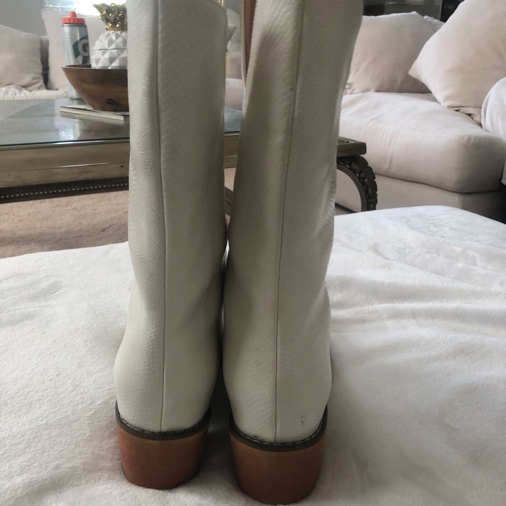 White boots - Picture 3 of 4